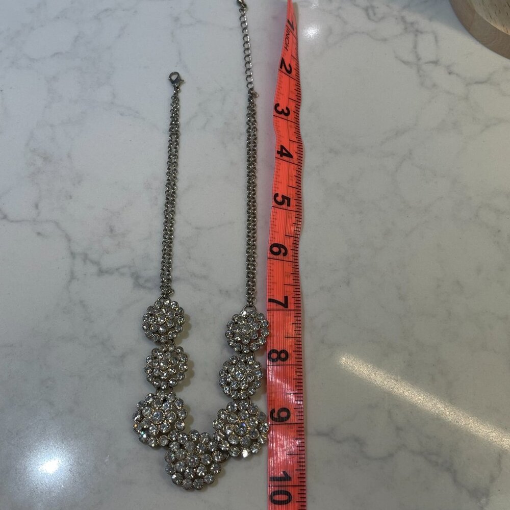✨ Vintage J.Crew Hammered Silver-Tone Crystal Medallion Statement Necklace ✨ - Picture 5 of 7